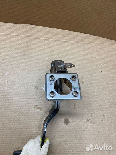 Педаль тормоза Hilux 7 Рестайлинг