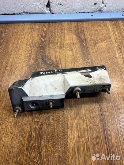 Кронштейн бампера задний правый Ford Focus 1 седан