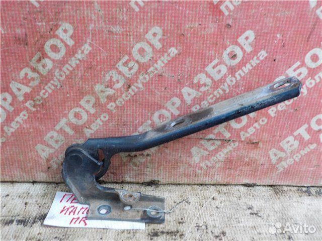 Петля капота передняя правая Audi A4 B5 ADR 1996