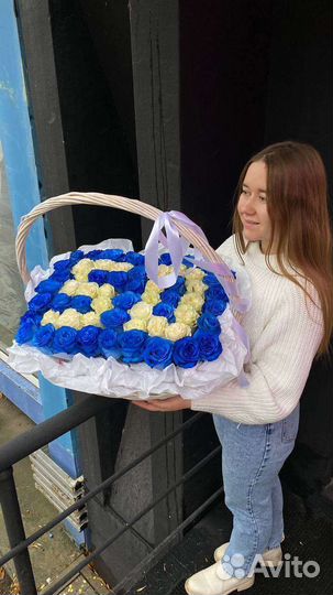 Большая корзина с розами 