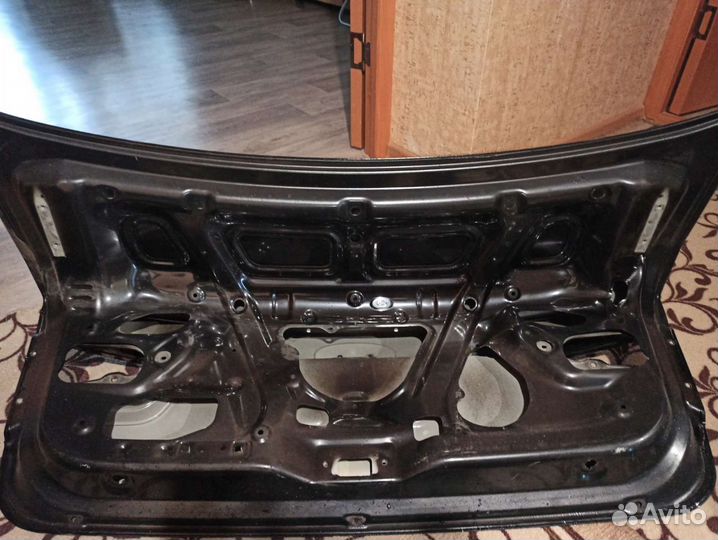 Крышка багажника на Kia Rio 3 без личинки под ключ