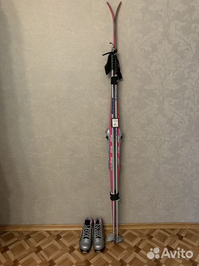 Беговые лыжи женские