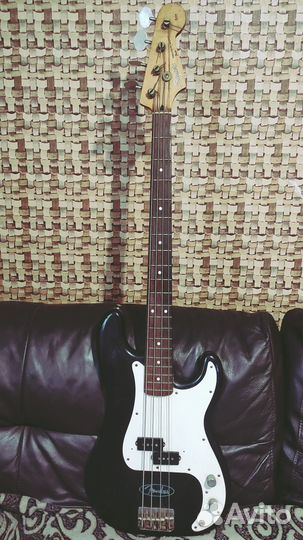 Бас-гитара Squier by Fender (Japan)