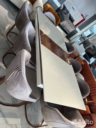 Столы и стулья