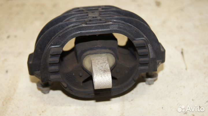 Подушка АКПП BMW 520i F11