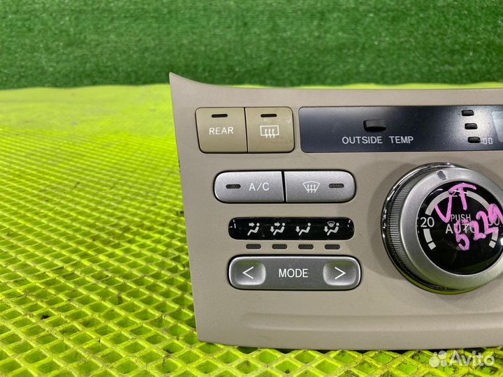 Блок управления климатической установкой Toyota Noah