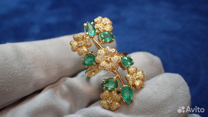 Золотое кольцо с изумрудами Maxim Demidov