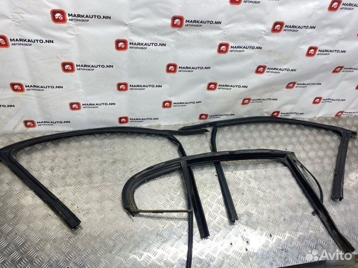 Уплотнитель стекла Renault Fluence 2012-2017