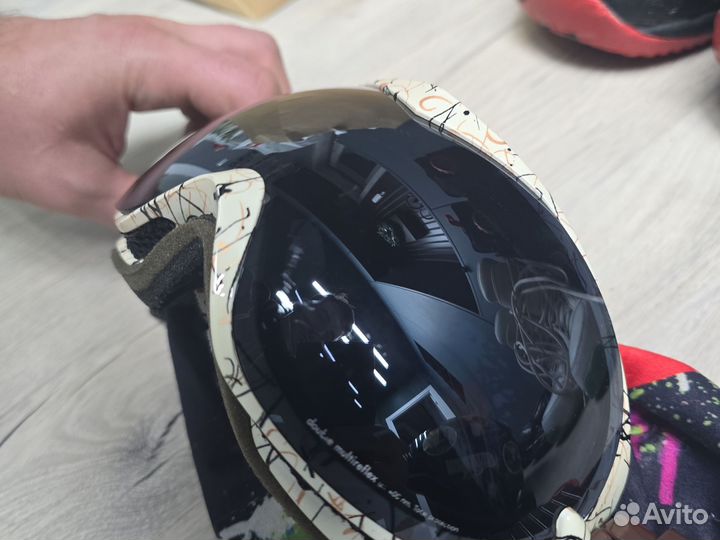 Горнолыжный шлем, ботинки, крепления, очки