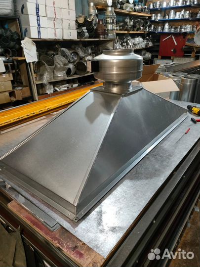 Зонт вытяжной вентилятором 650 м3