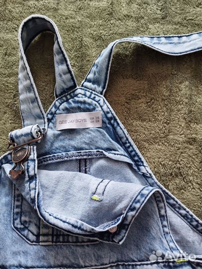 Джинсовый комбинезон для мальчика 104см