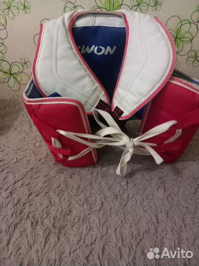 Костюм и экипировка для дхеквандо