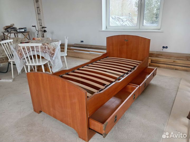 Кровать подростковая