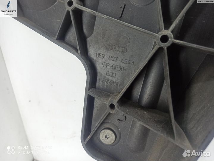 Кронштейн бампера заднего 8E9807454A на Audi A4 B7 (2004-2008)