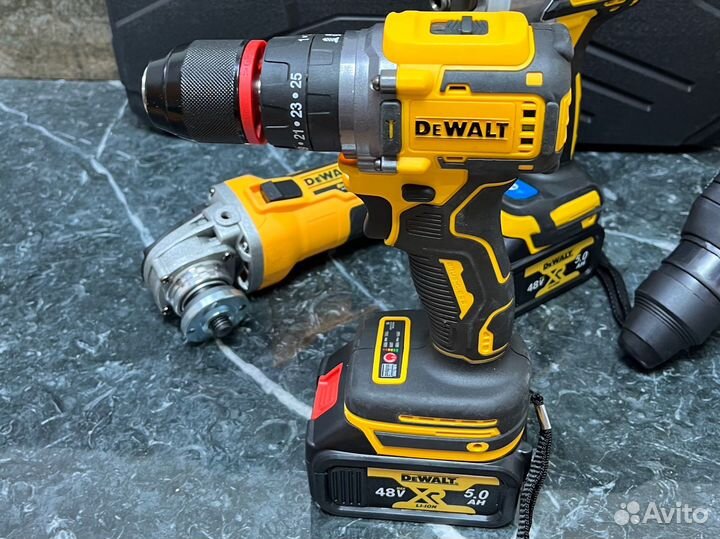 Бесщеточныц набор Dewalt 4в1 в кейсе