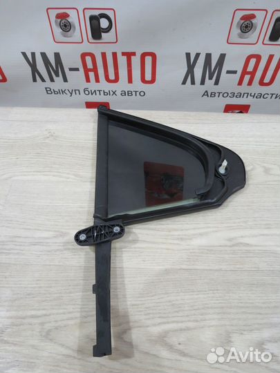 Форточка двери задней правой Volkswagen Polo