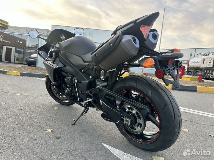 Yamaha YZF R1