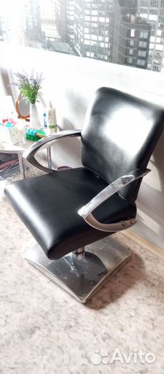 Кожанное кресло