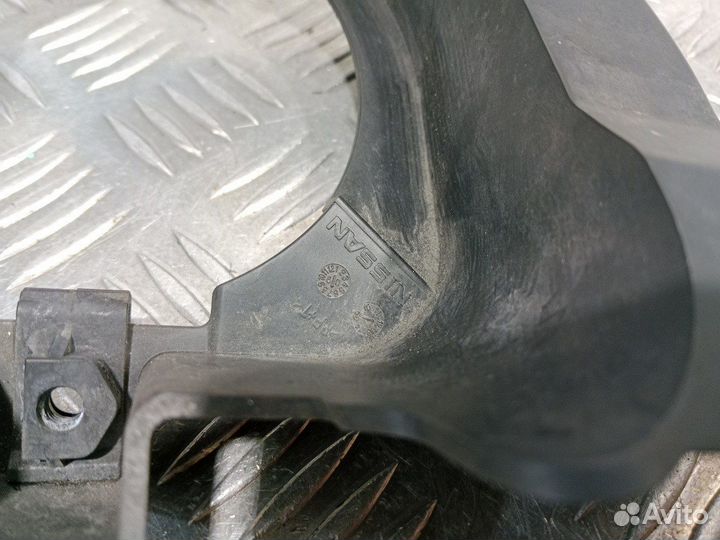 Б/У Кронштейн фары противотуманной правой#002