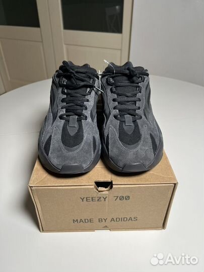 Кроссовки Yeezy Boost 700 v2 Vanta