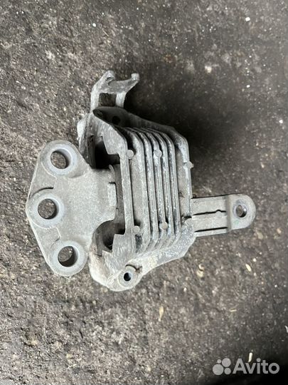 Опора двигателя Chevrolet Cruze 1