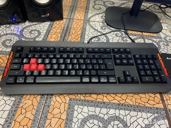 Игровой компьютер в сборе (монитор,клав/мышь,дин)