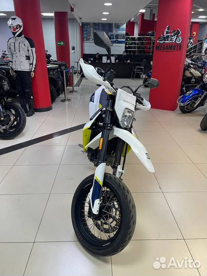 Husqvarna 701 supermoto