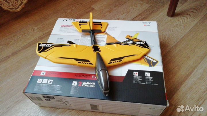 Радиоуправляемый самолёт Flybotic hornet evo
