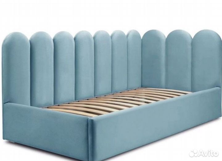 Детская кровать с мягкой спинкой