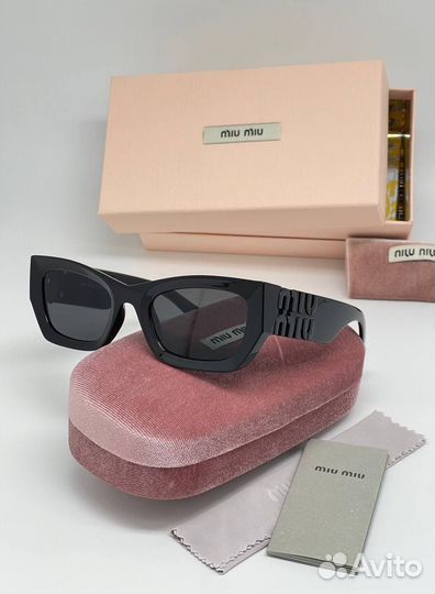 Солнцезащитные очки MIU MIU