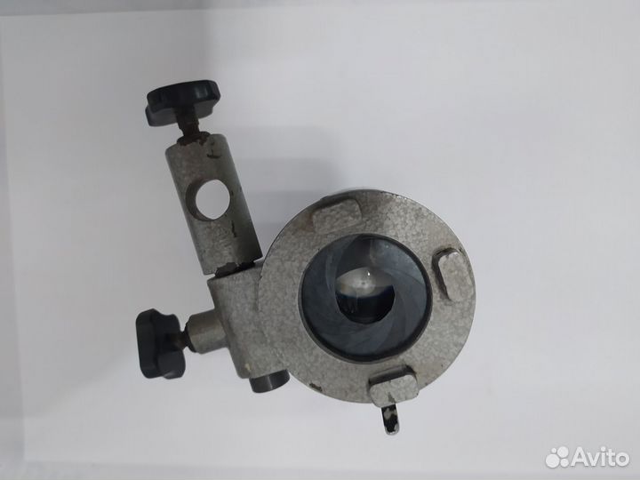 Часть осветителя с диафрагмой для микроскопа