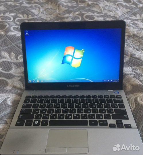 Компактный Samsung 305U1A