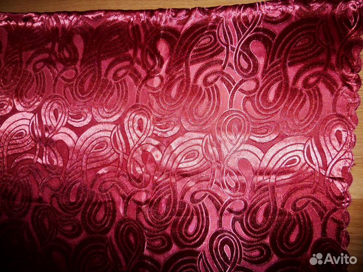 Шторы - 5 для комнат, 1 для ванной, 3 для кухни