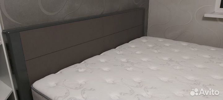 Кровать двухспальная с матрасом 180 200 бу