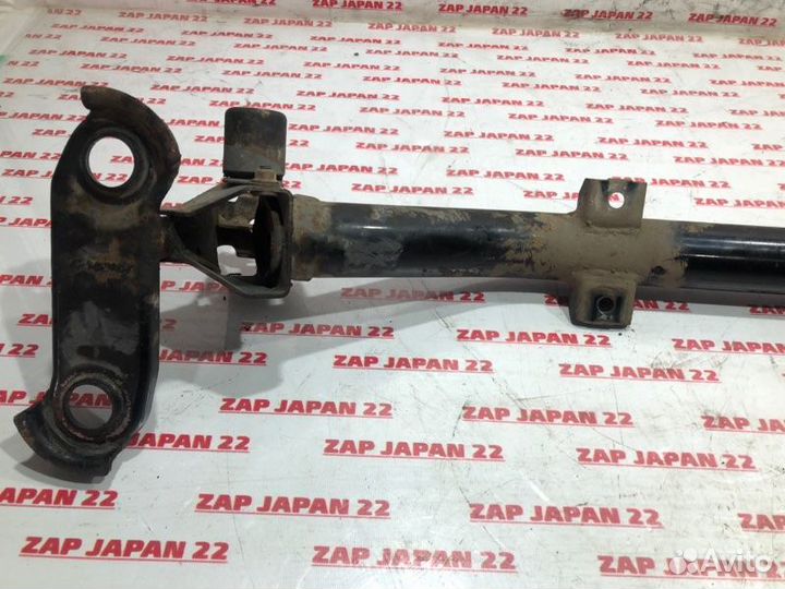 Балка поперечная Mitsubishi Delica PD6W 6G72 2002