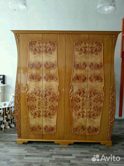 Шкаф платяной