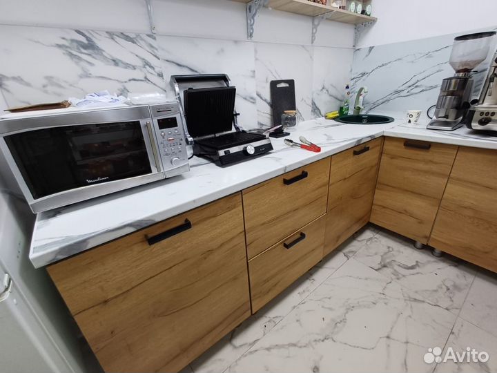 Барная стойка и кухня