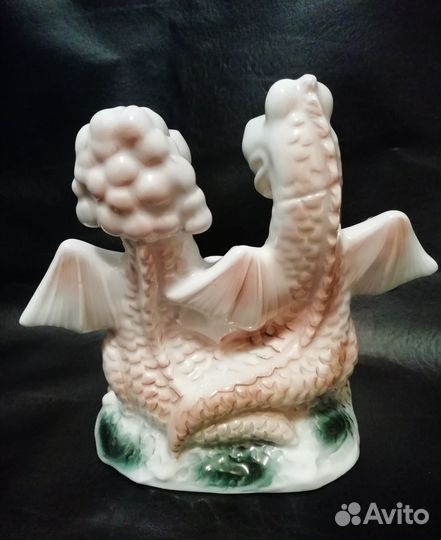 Фарфоровая статуэтка 