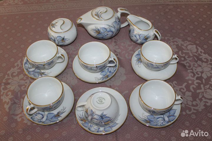 Фарфоровый чайный сервиз