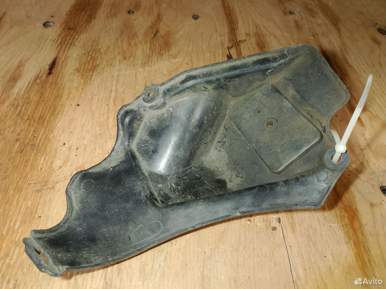 Kawasaki VZ750 89 накладка пластиковая