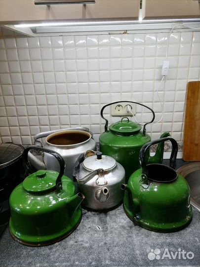 Эмалированные чайники и бидон СССР