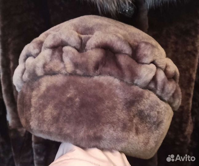 Женская меховая шапка