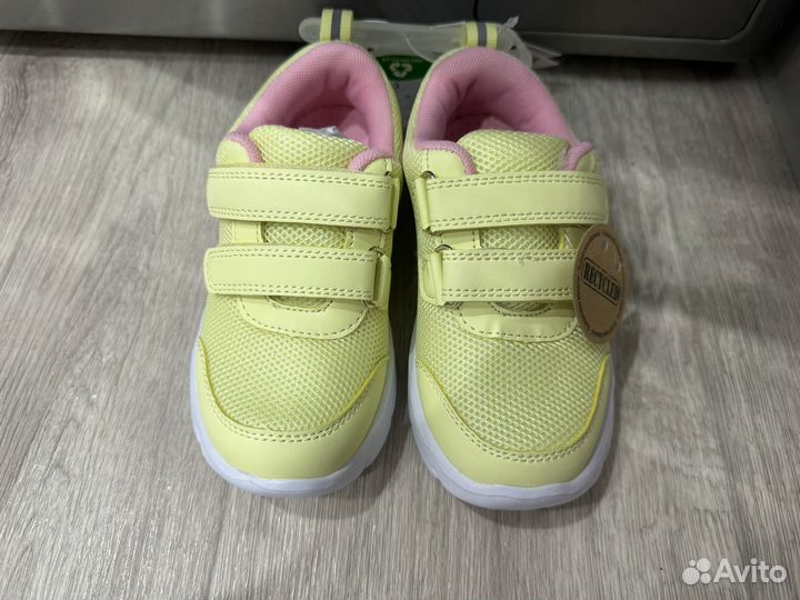 Кроссовки для девочки новые 28 размер