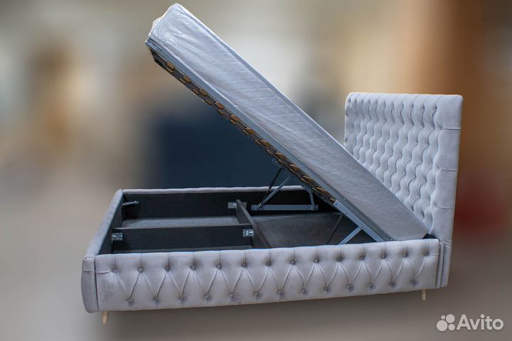 Двуспальная кровать 