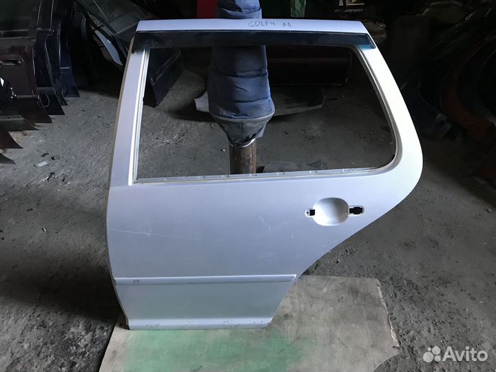 Дверь задняя левая Гольф 4