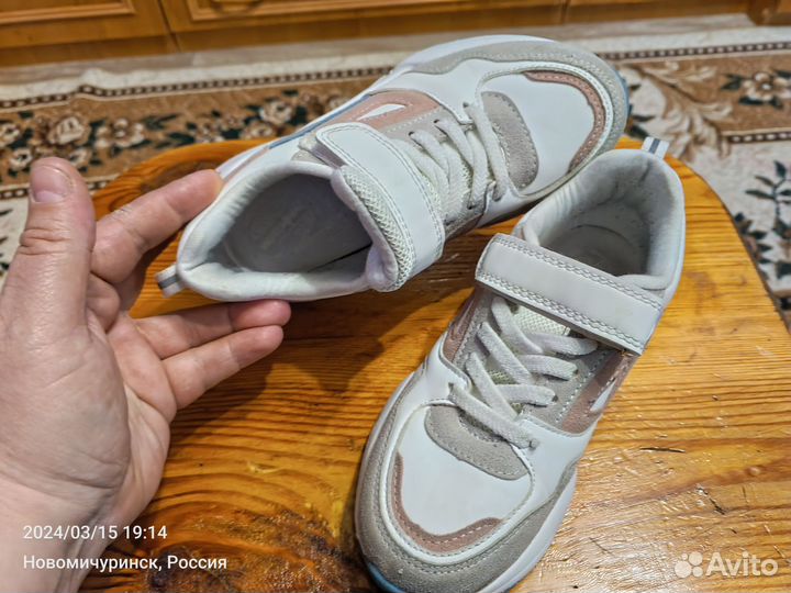 Детские кроссовки