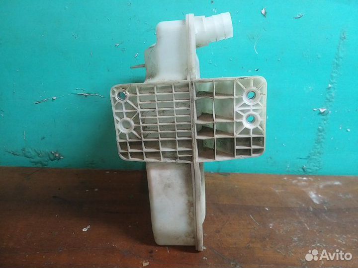 Бачок омывателя передний Skoda Octavia A5