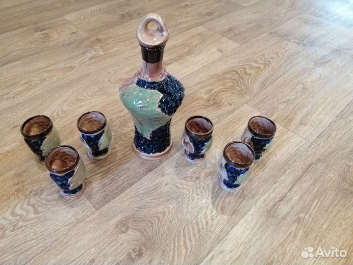 Графин со стаканами для вина