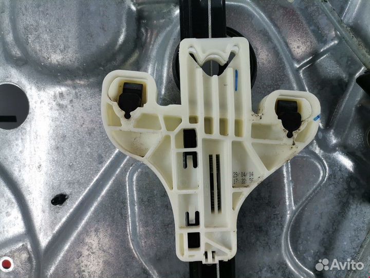 Стеклоподъемник Volkswagen Polo 4 2004