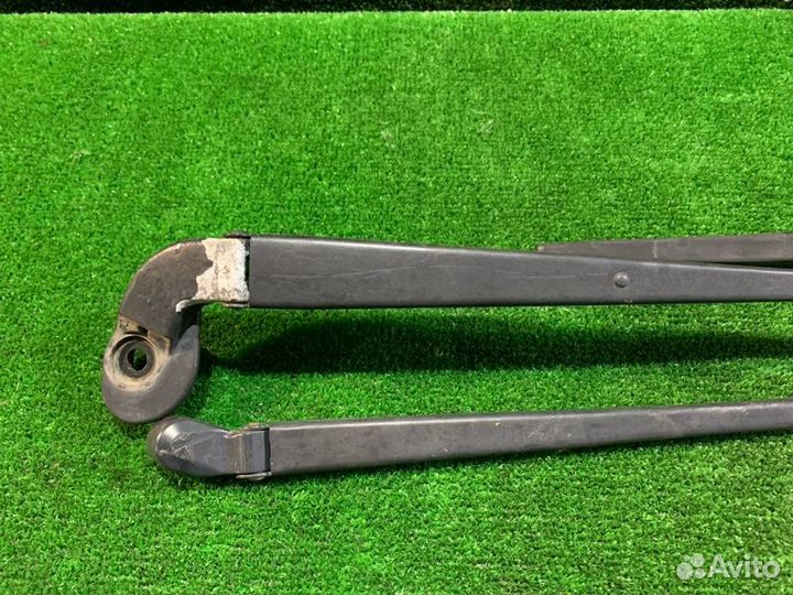 Держатель дворника Toyota Ractis NCP125 1NZ-FE